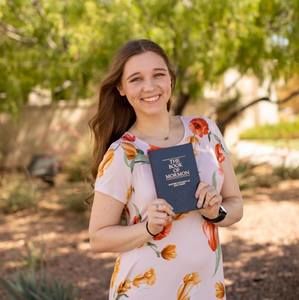 Meet your Posher, Caitlin